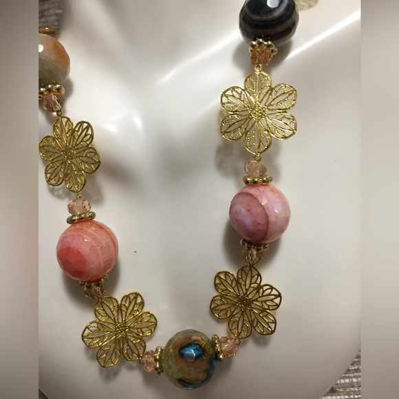 Handmade Necklace made with natural stones - Picture 2 of 2